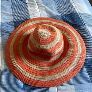 EXPRESS SUN HAT! Size: S/M . Never worn perfect condition!